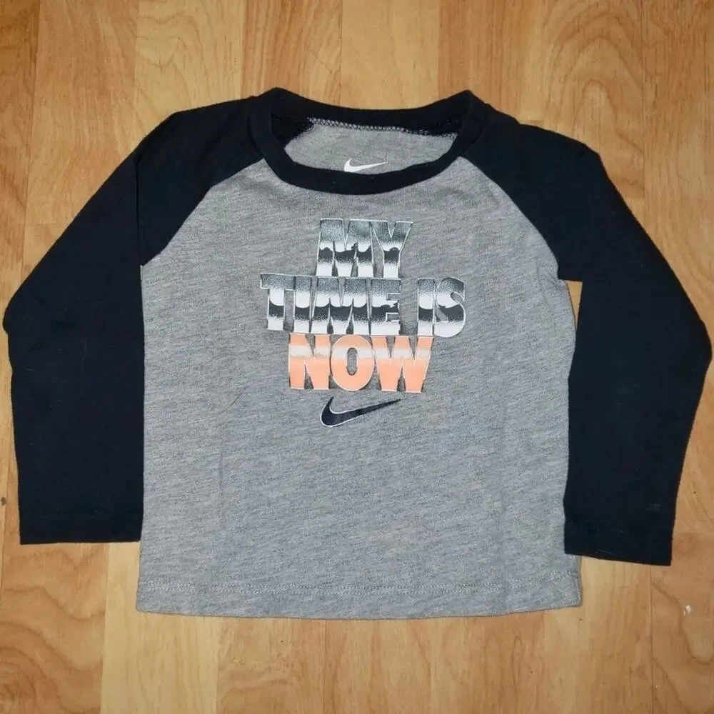 Nike Boy’s 24M Long Sleeve Graphic T-shirt
